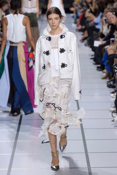 Look 19